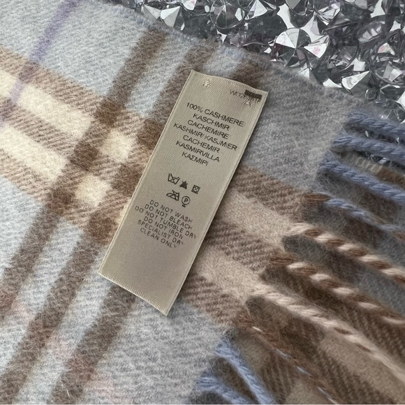 Burberry scarf blue nova check print cream beige pink blue soft 100% cashmere - Picture 9 of 13